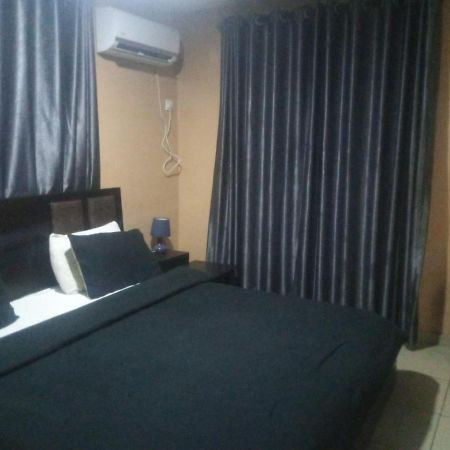 Staycation Suites And Apartment Lagos Eksteriør billede