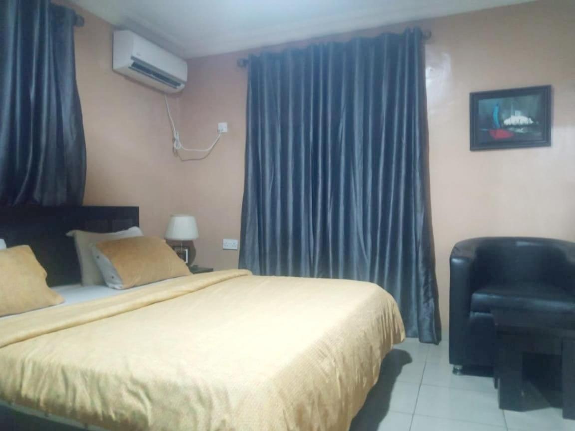 Staycation Suites And Apartment Lagos Eksteriør billede