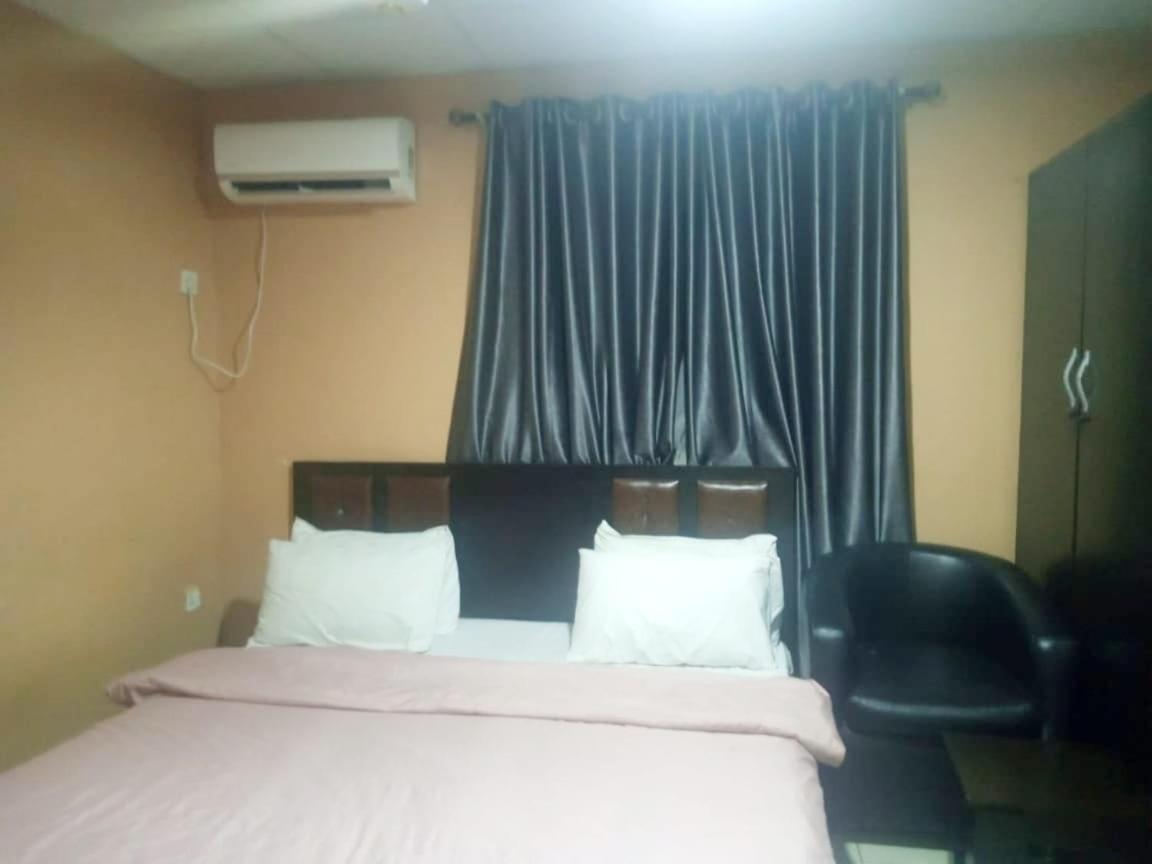 Staycation Suites And Apartment Lagos Eksteriør billede