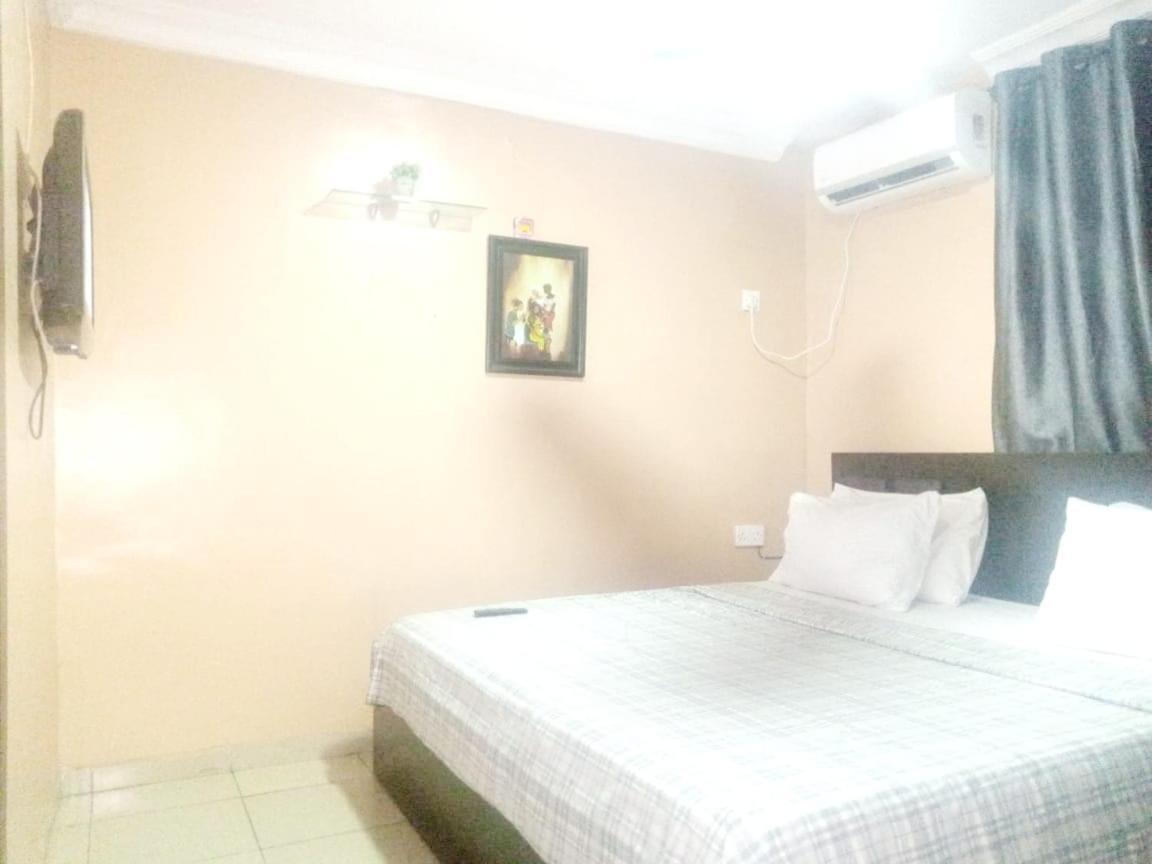 Staycation Suites And Apartment Lagos Eksteriør billede