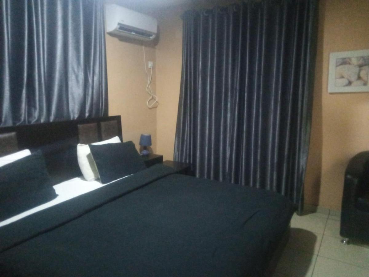 Staycation Suites And Apartment Lagos Eksteriør billede