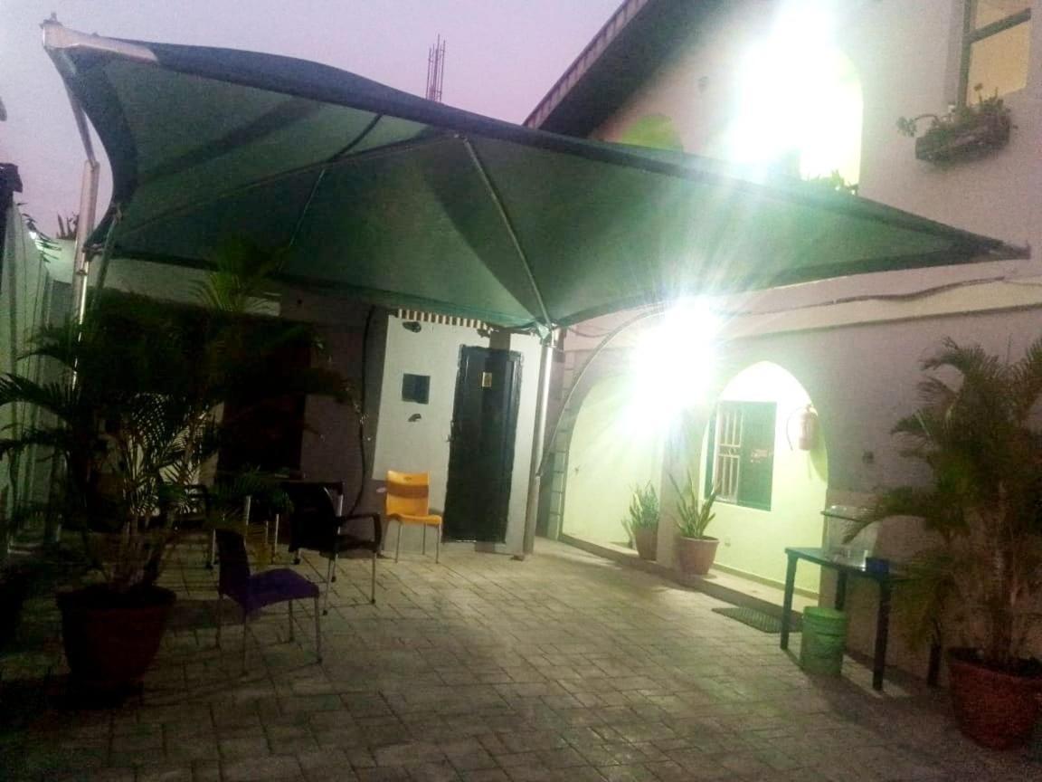 Staycation Suites And Apartment Lagos Eksteriør billede
