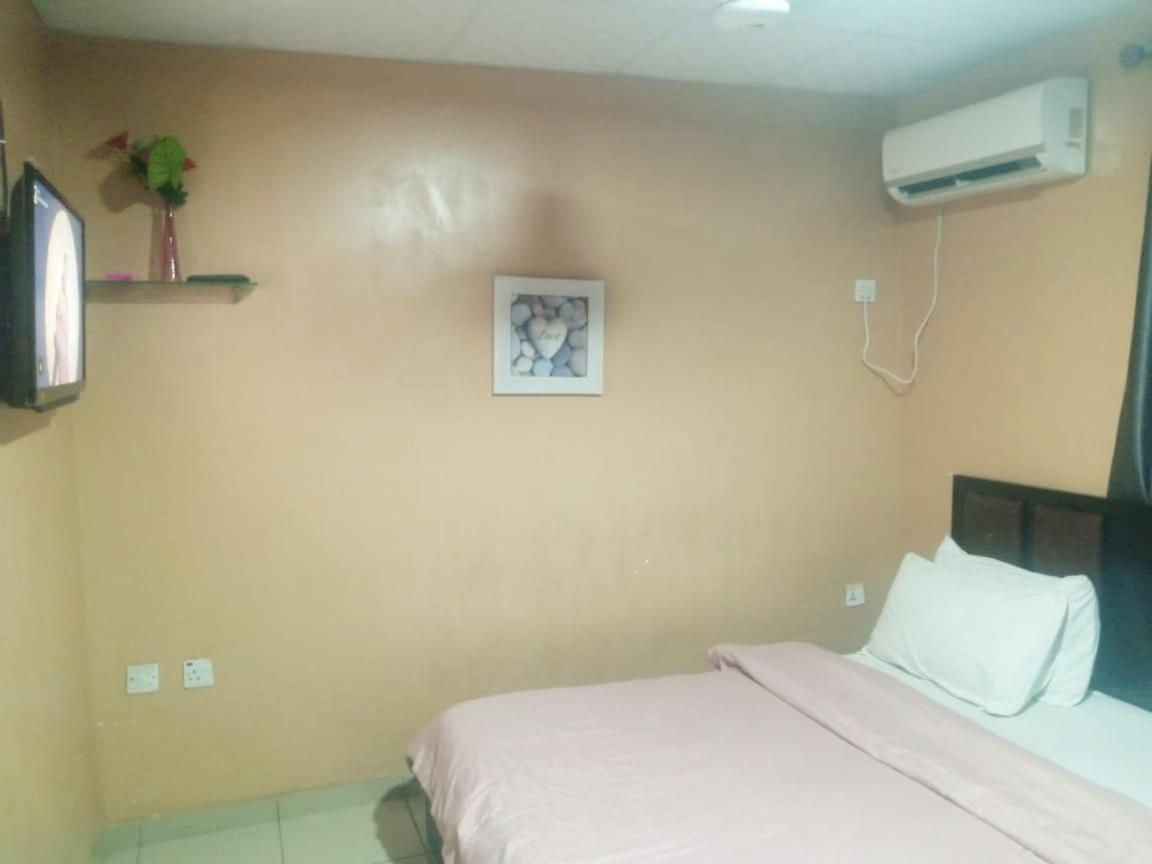 Staycation Suites And Apartment Lagos Eksteriør billede