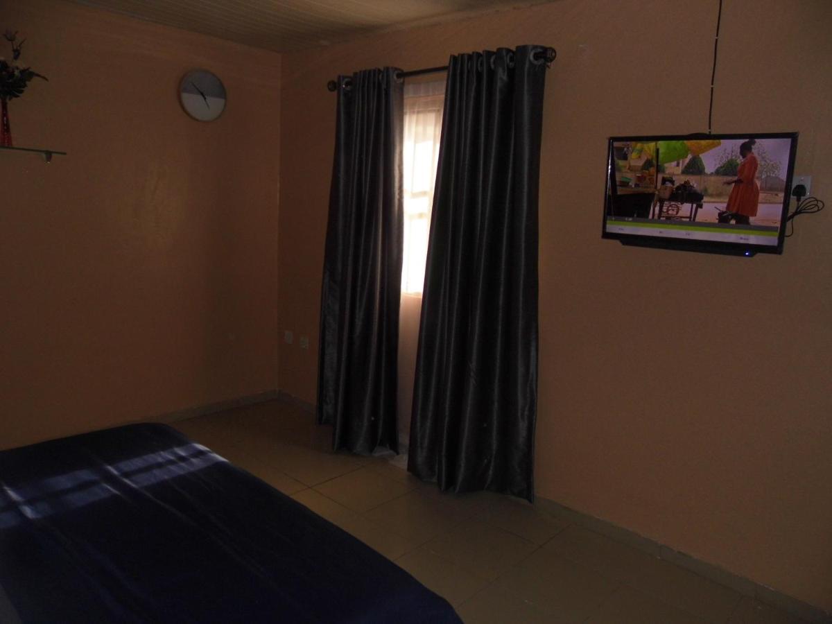Staycation Suites And Apartment Lagos Eksteriør billede