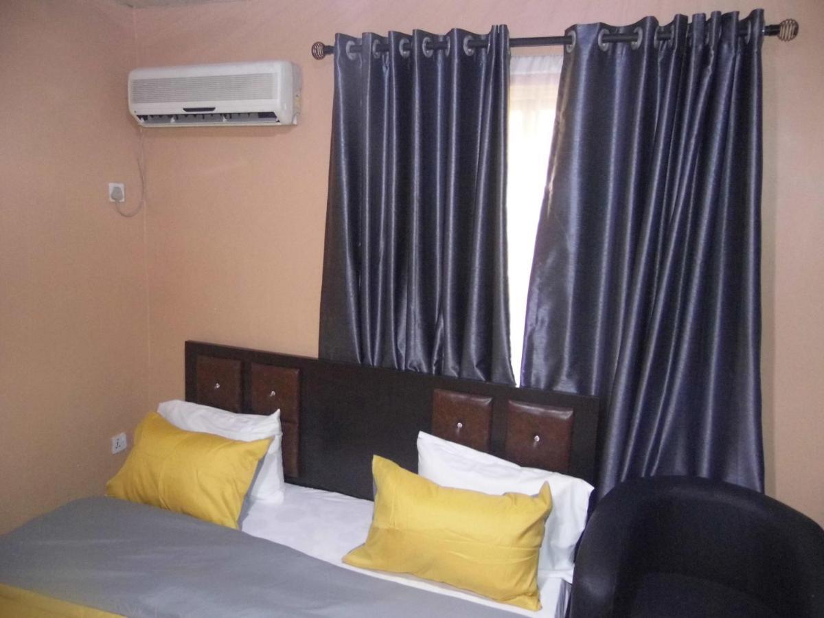 Staycation Suites And Apartment Lagos Eksteriør billede