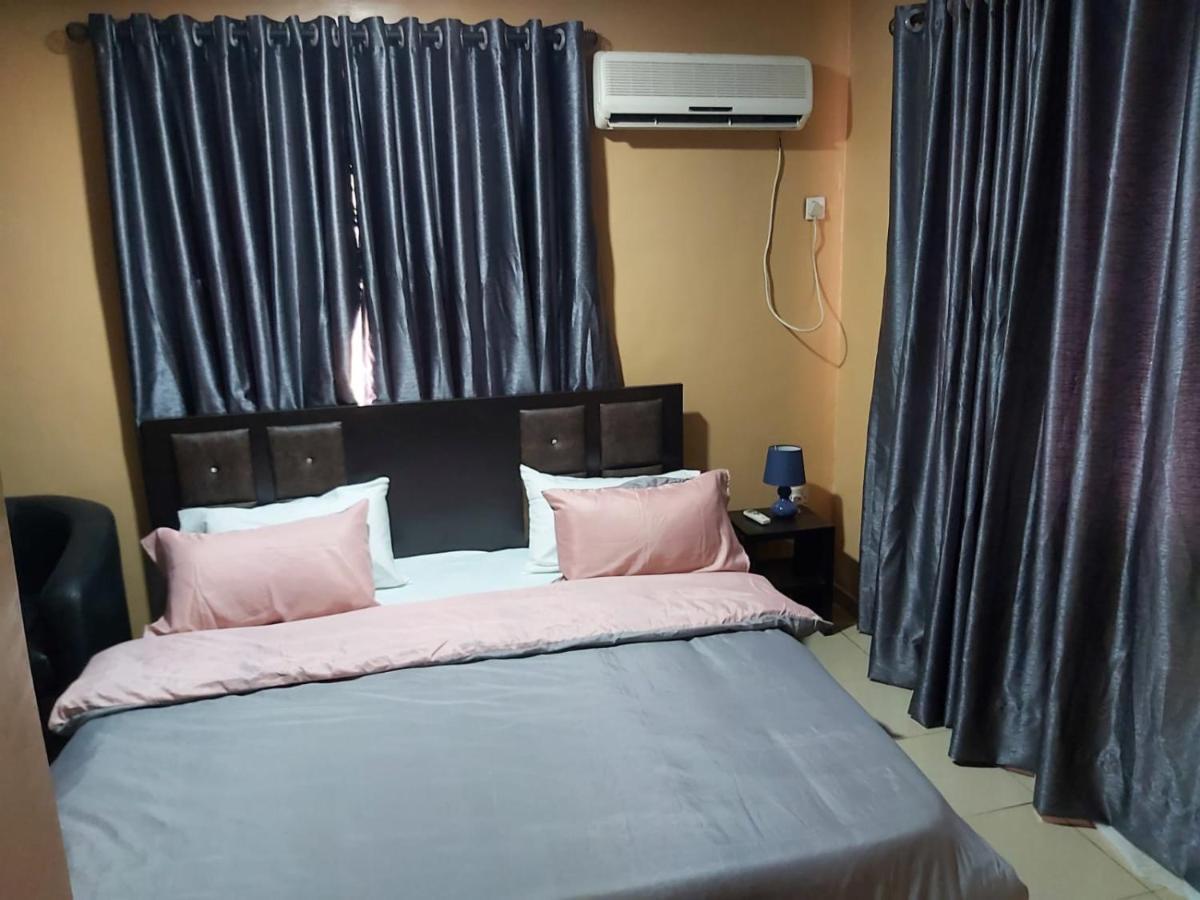 Staycation Suites And Apartment Lagos Eksteriør billede