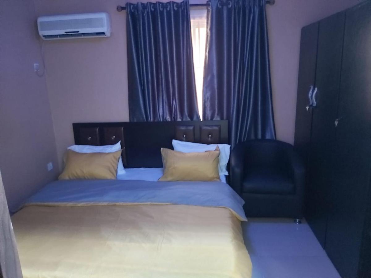 Staycation Suites And Apartment Lagos Eksteriør billede