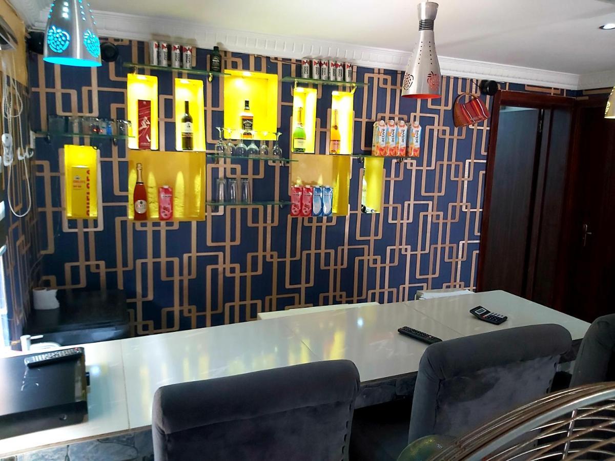 Staycation Suites And Apartment Lagos Eksteriør billede