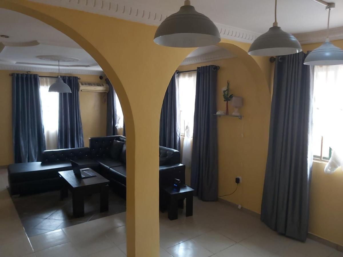 Staycation Suites And Apartment Lagos Eksteriør billede